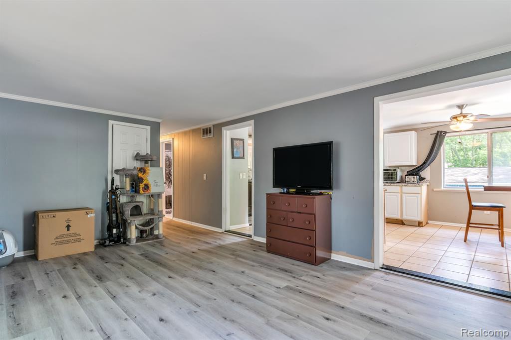 526 East Baker Road Highland, MI 48357 - Photo 9 of 20