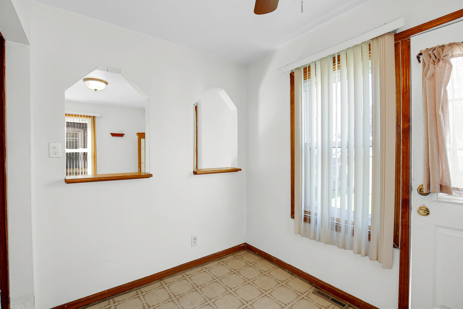 10922 South Ave B Chicago, IL 60617 - Photo 10 of 24 a view of an empty room