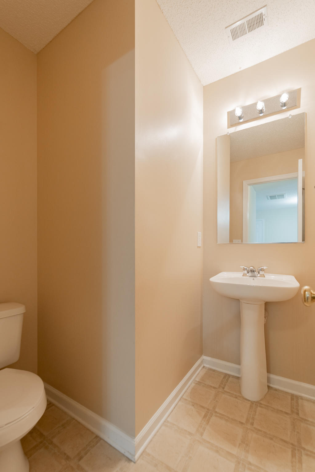 161 Thistle Road Goose Creek, SC 29445 - Photo 12 of 22 open concept studio-26