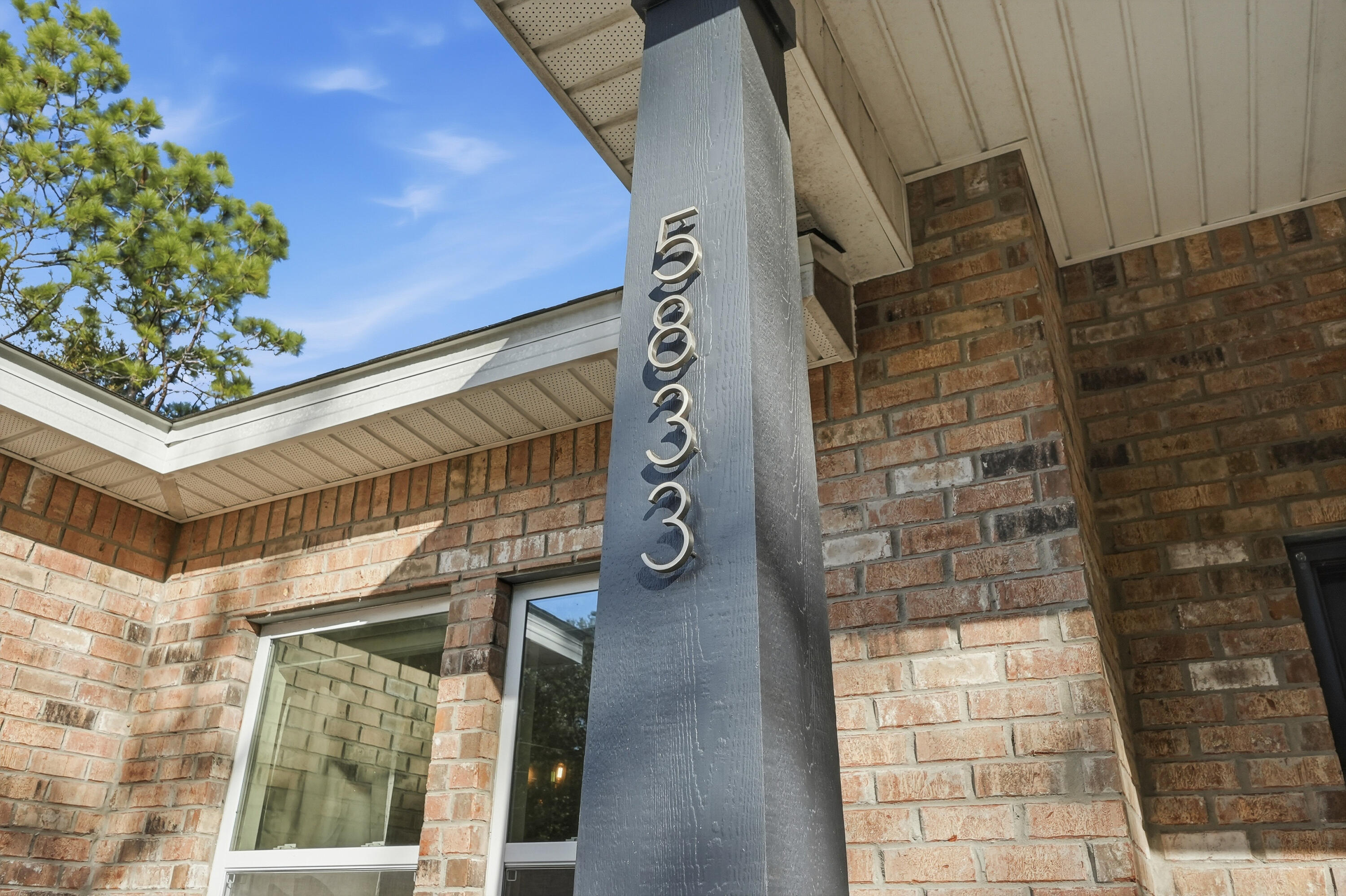 5833 La Porte Road Crestview, FL 32539 - Photo 4 of 44 a bathroom with a shower