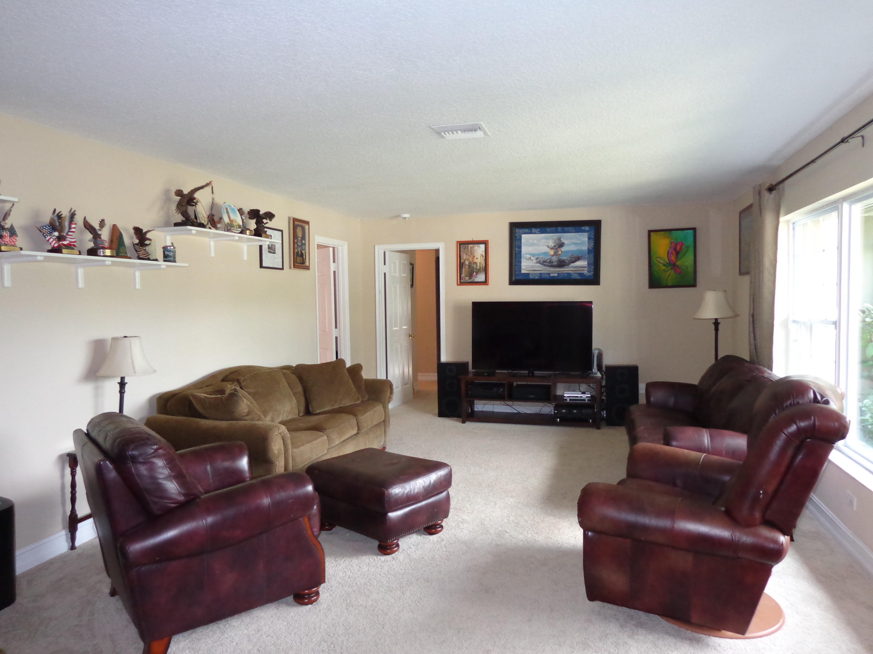 398 Old Country Road South Wellington, FL 33414 - Photo 2 of 26 Living Room