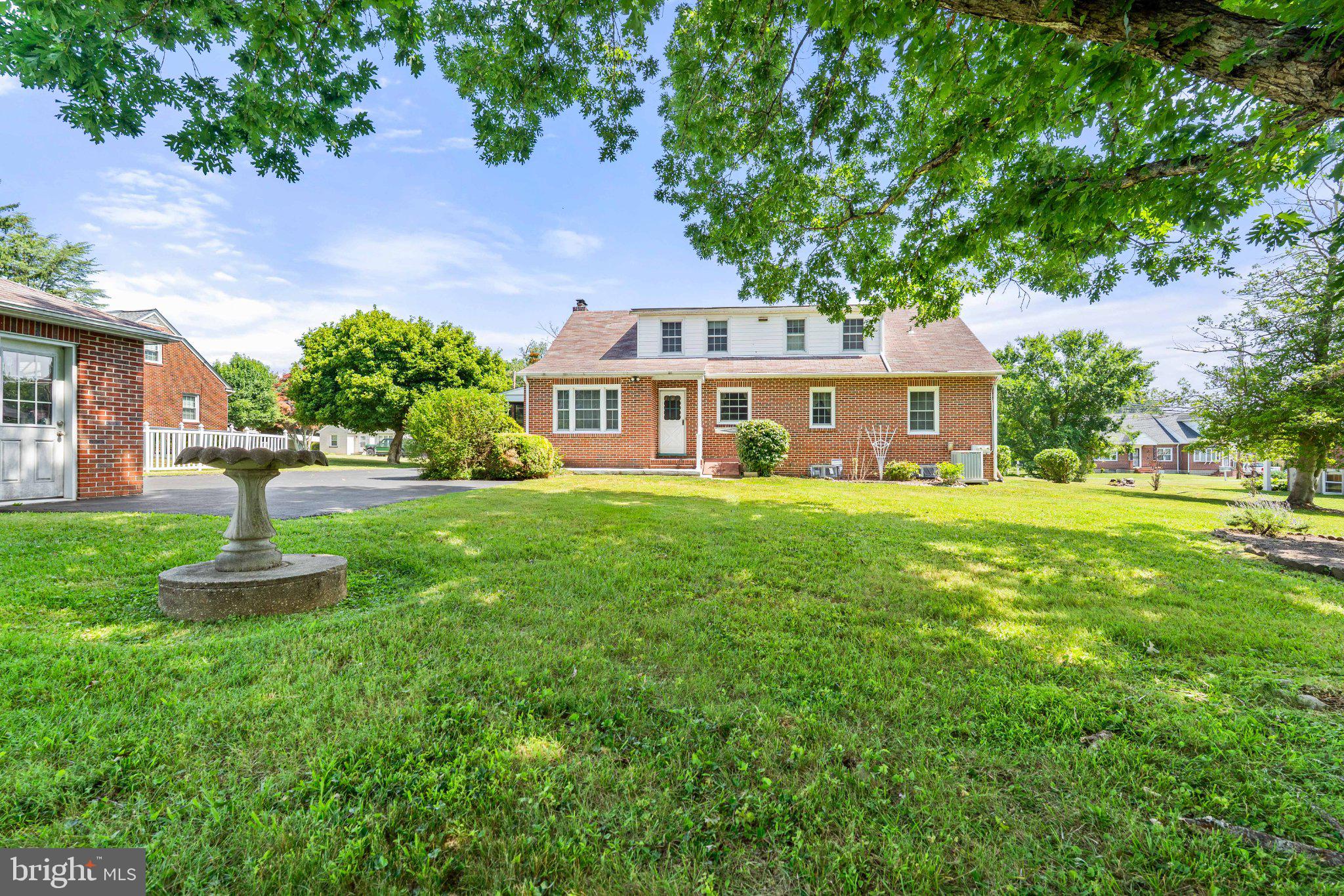 806 Long Bar Harbor Road Abingdon, MD 21009 - Photo 39 of 41 Charming home with lush green yard.