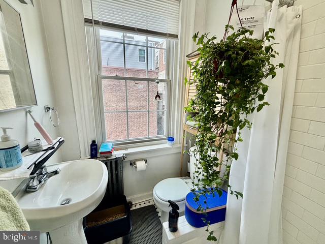 711 Walnut Street, Unit 3R Philadelphia, PA 19106 - Photo 14 of 17