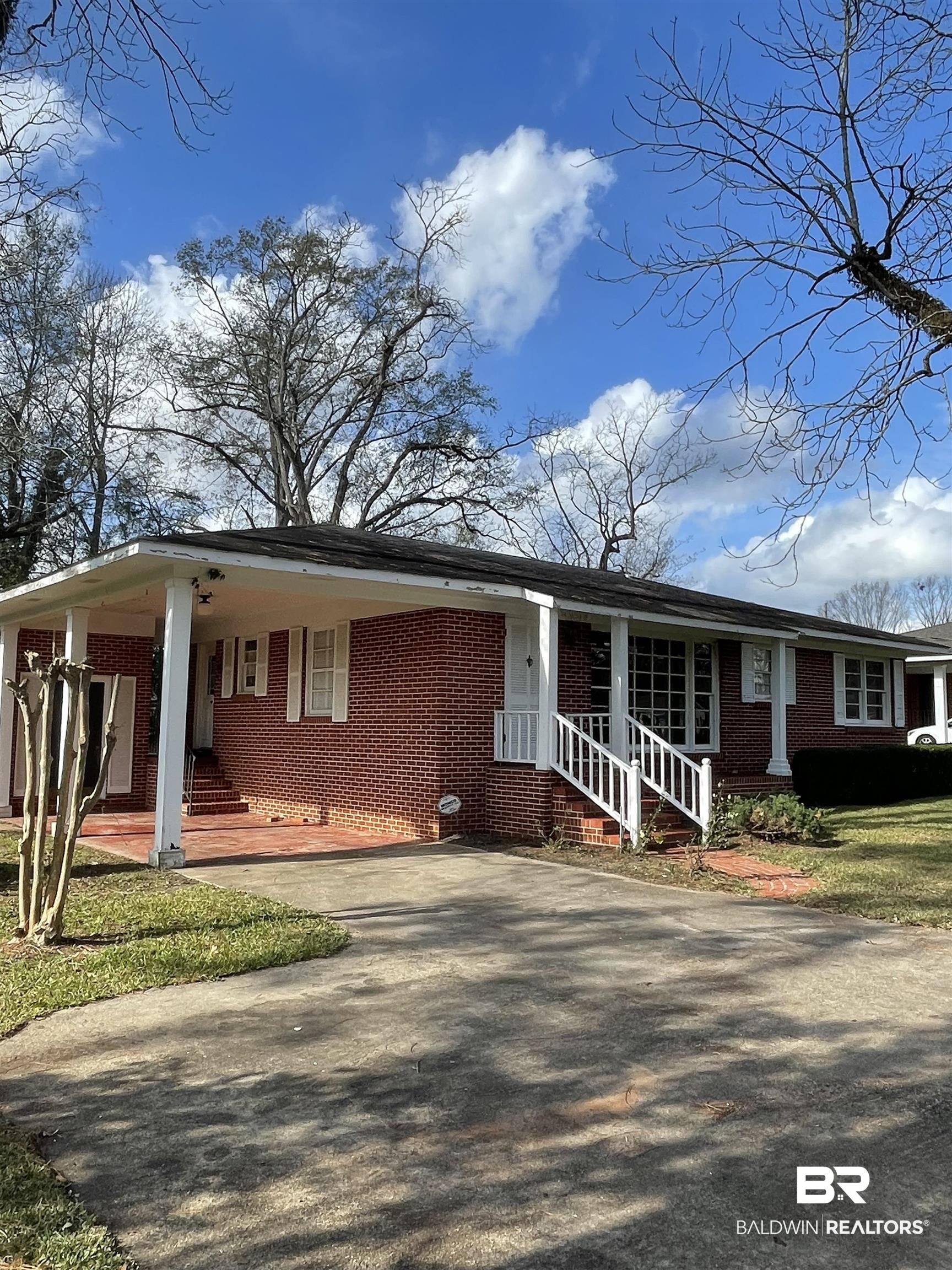 28 Confederate Circle Monroeville, AL 36460 - Photo 2 of 25 Carport