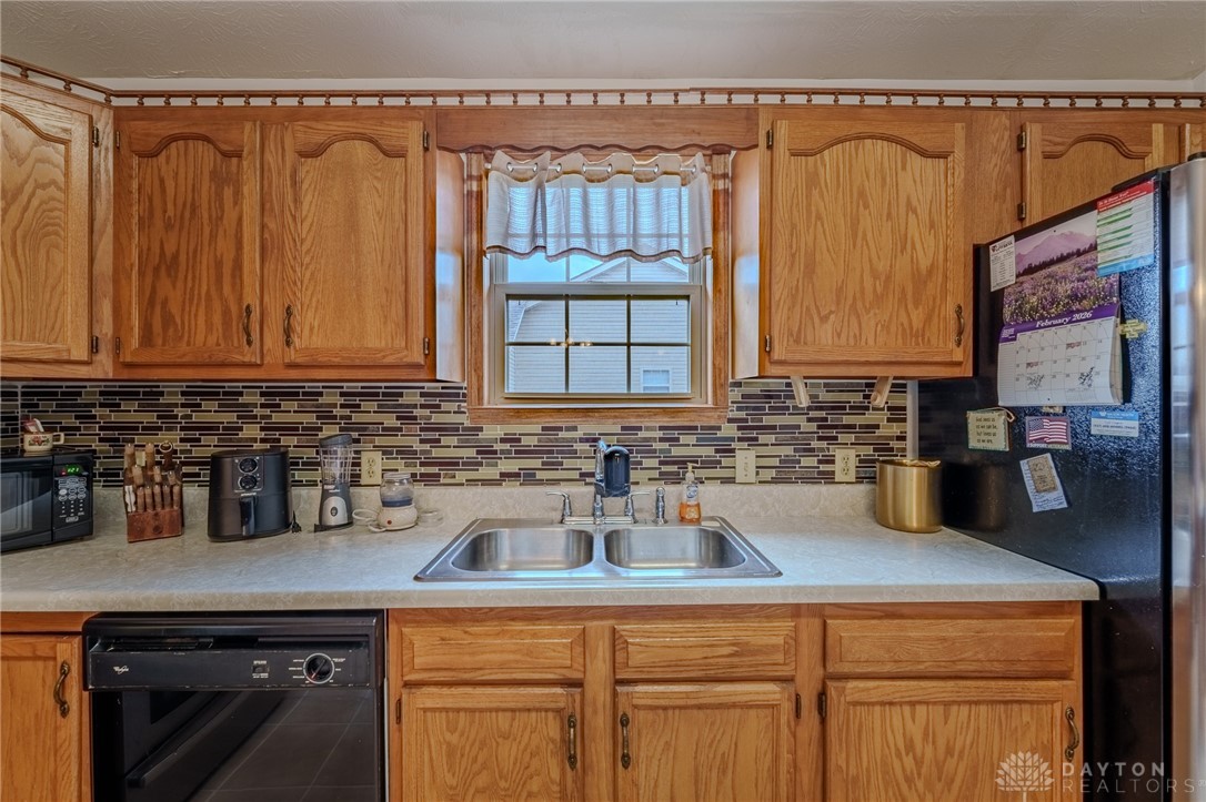 526 West Hoewisher Road Sidney, OH 45365 - Photo 21 of 34