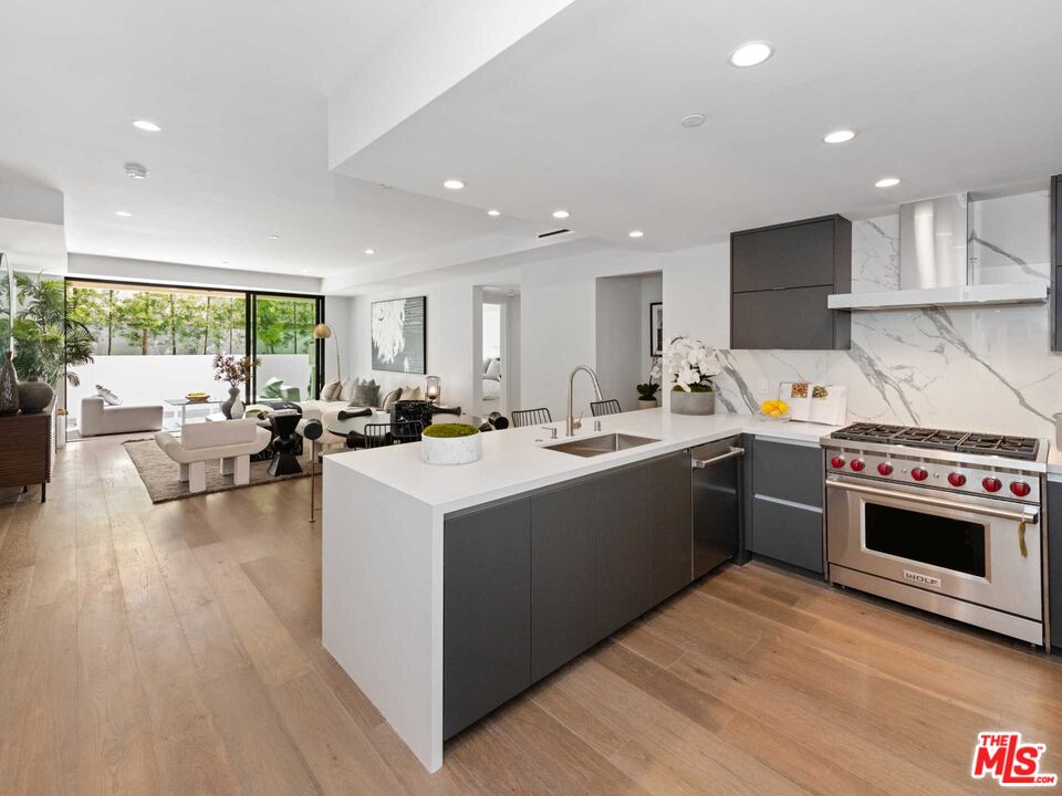 1017 North Croft Ave Unit 104  