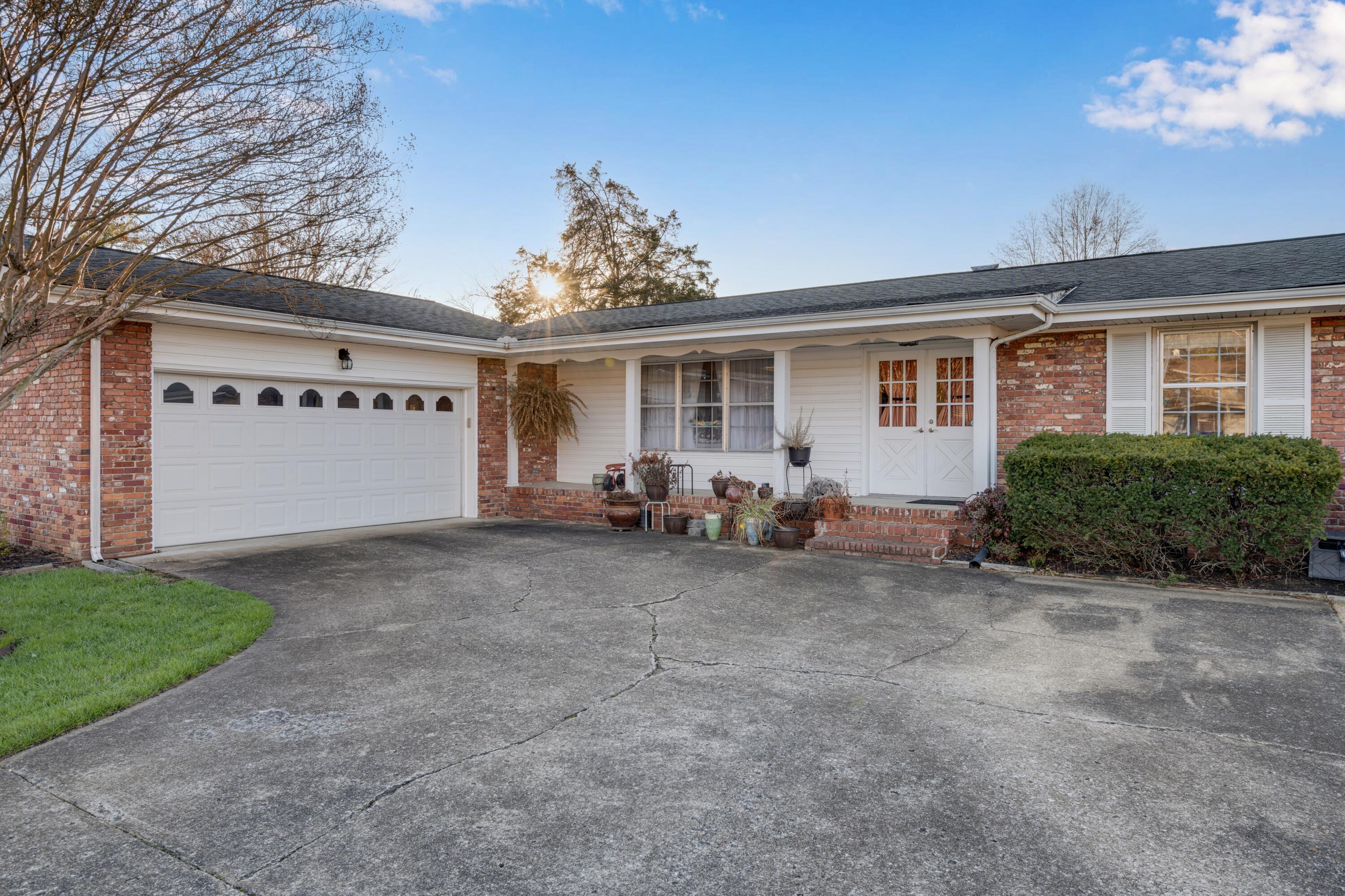 1509 Kippy Drive Chattanooga, TN 37421 - Photo 11 of 46 garage