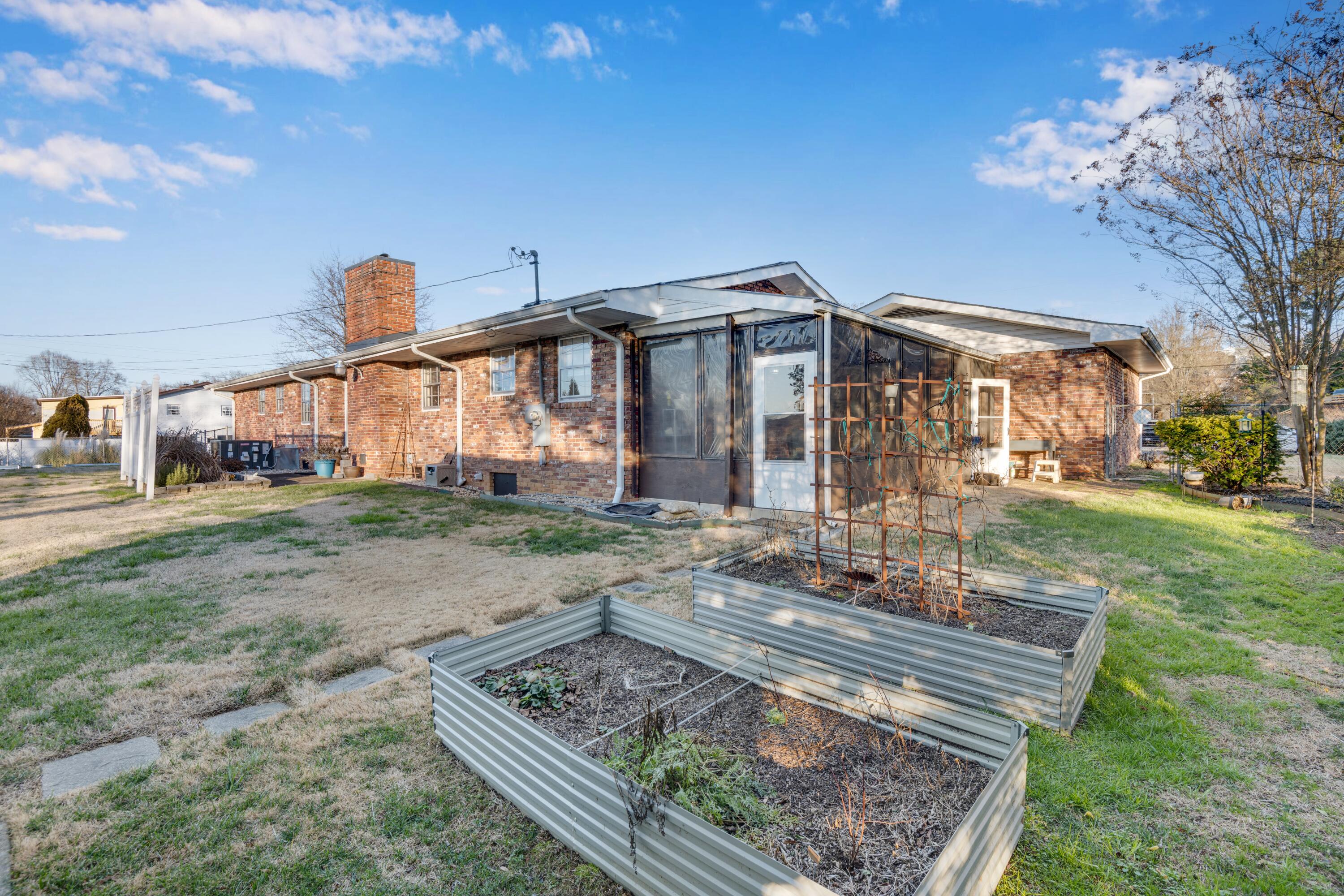 1509 Kippy Drive Chattanooga, TN 37421 - Photo 40 of 46 garden