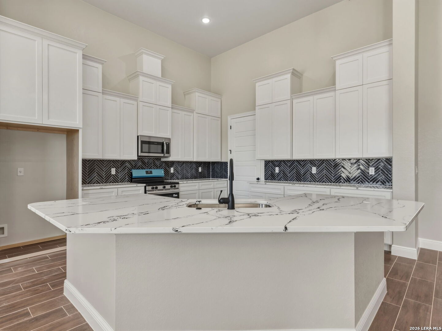 128 West Tree Farm Drive Lytle, TX 78052 - Photo 13 of 45