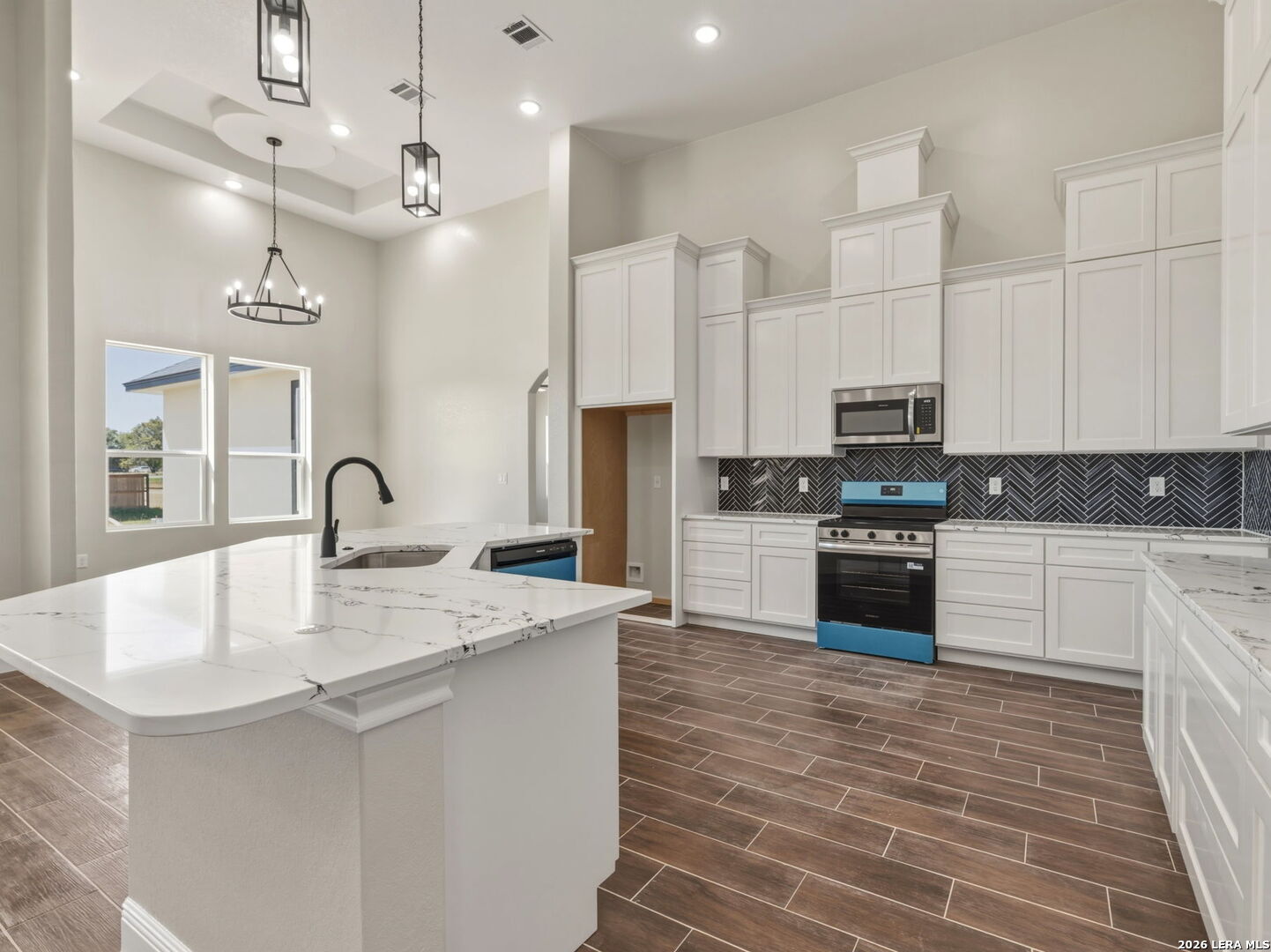 128 West Tree Farm Drive Lytle, TX 78052 - Photo 14 of 45