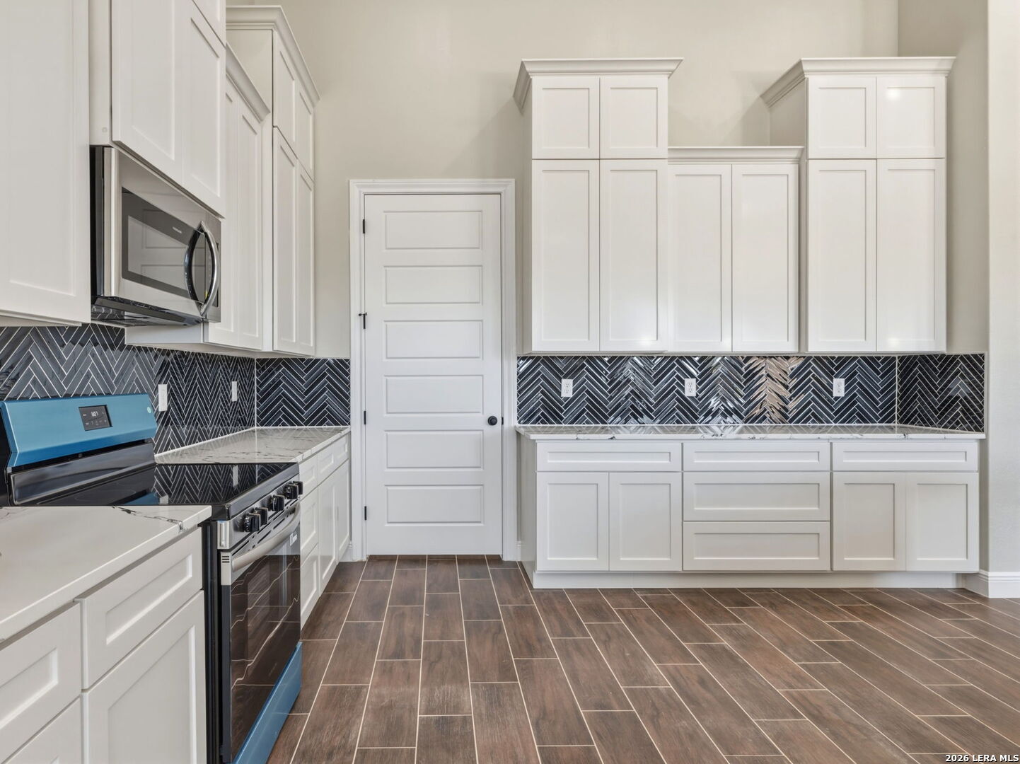 128 West Tree Farm Drive Lytle, TX 78052 - Photo 16 of 45