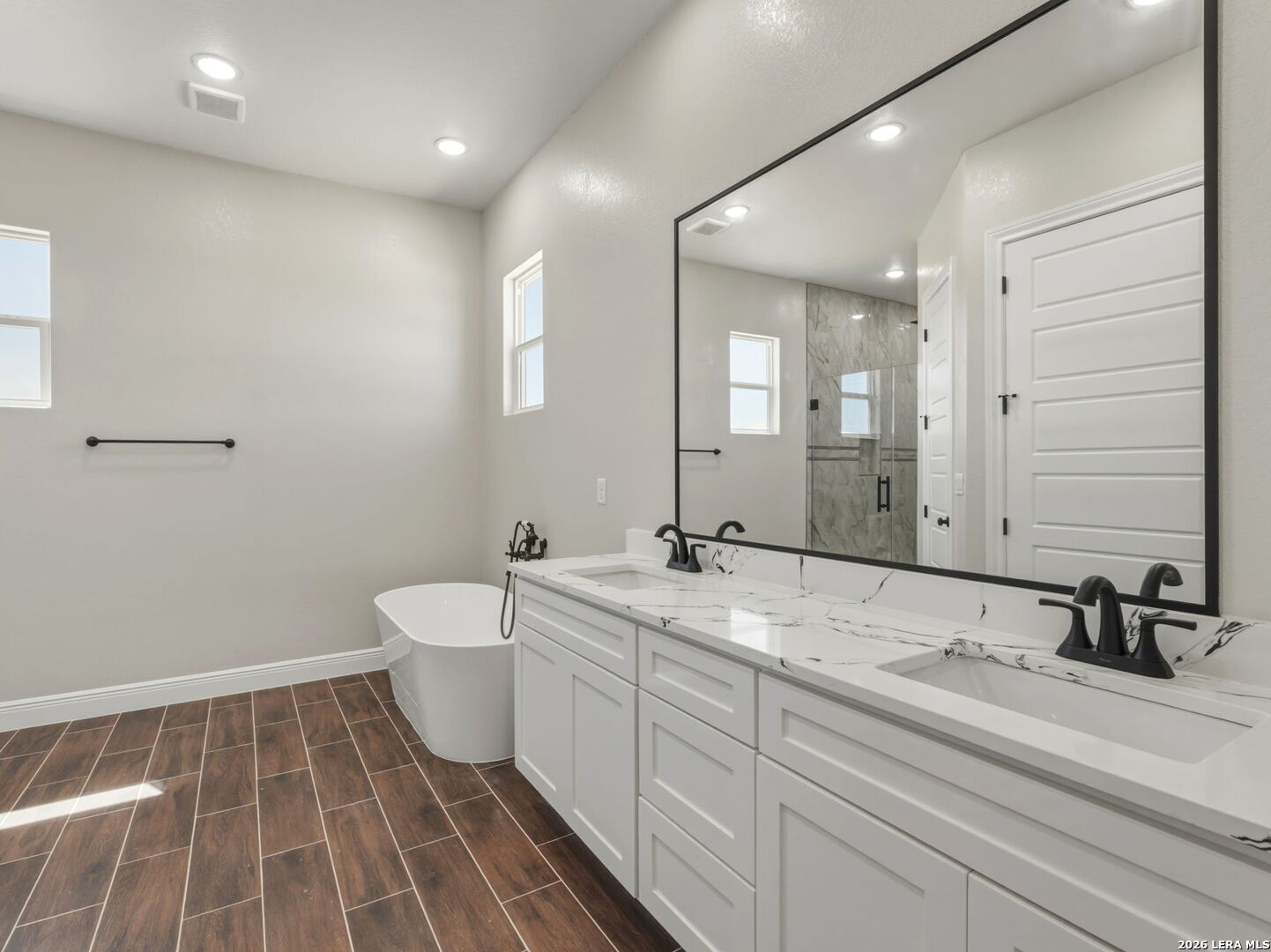 128 West Tree Farm Drive Lytle, TX 78052 - Photo 25 of 45