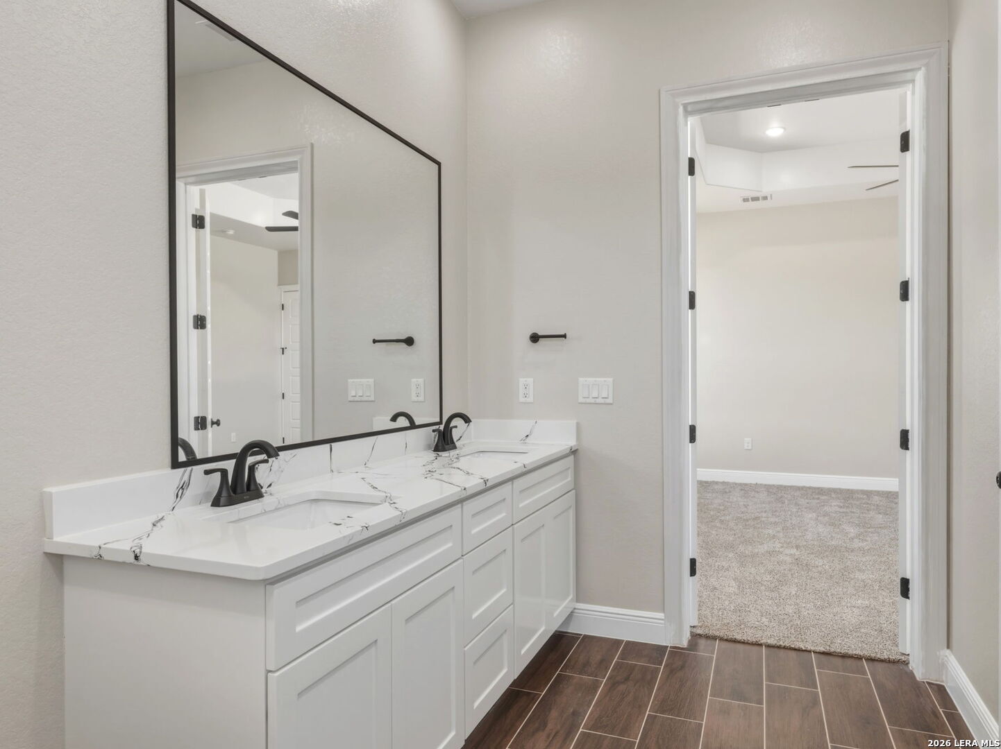 128 West Tree Farm Drive Lytle, TX 78052 - Photo 26 of 45