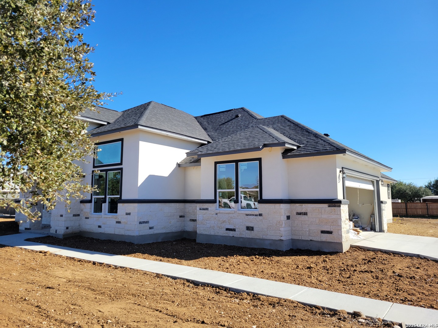 128 West Tree Farm Drive Lytle, TX 78052 - Photo 5 of 50