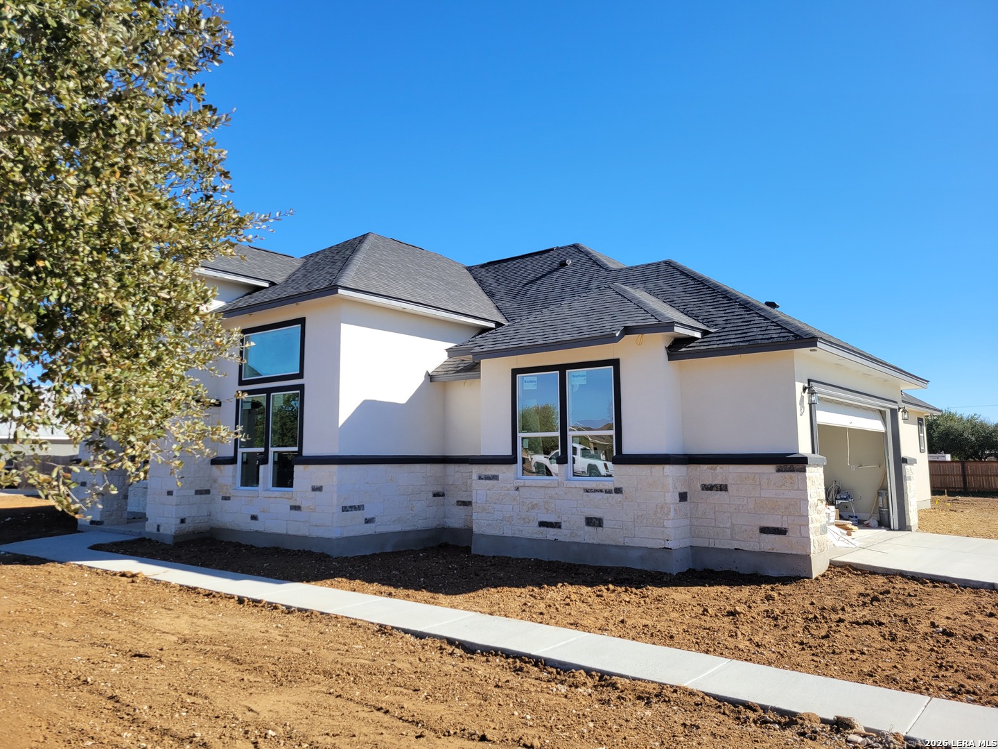 128 West Tree Farm Drive Lytle, TX 78052 - Photo 6 of 50