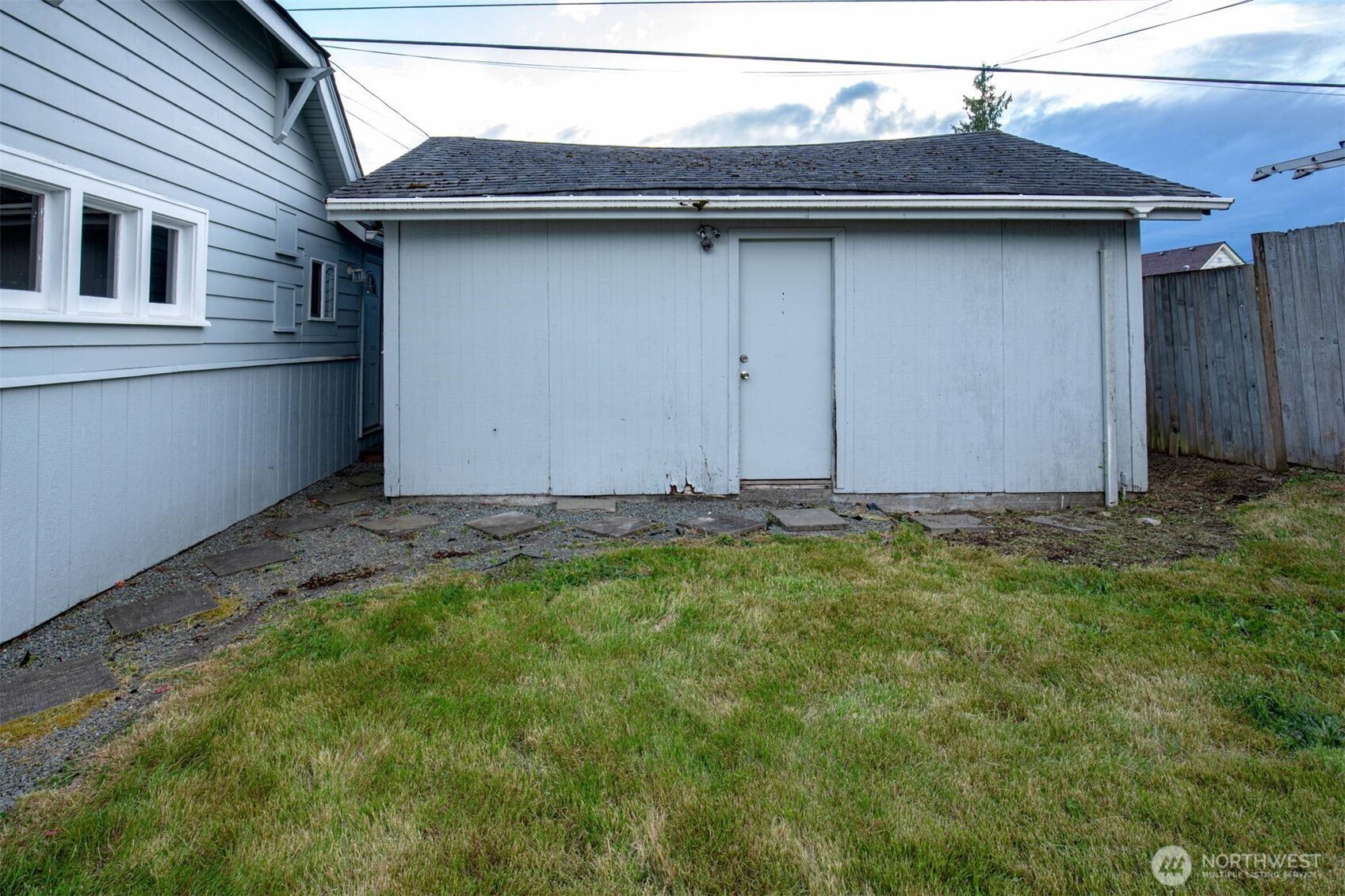 2220 Summit Avenue Everett, WA 98201 - Photo 22 of 26 a view of backyard of house