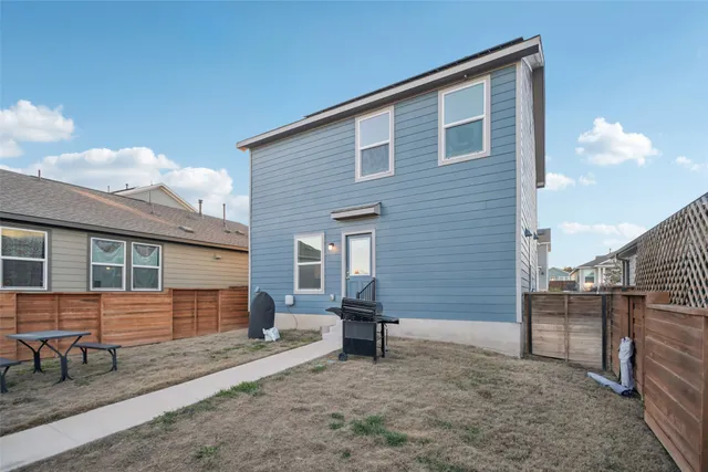 $2,600 | 857 Powell, Kyle, TX 78640