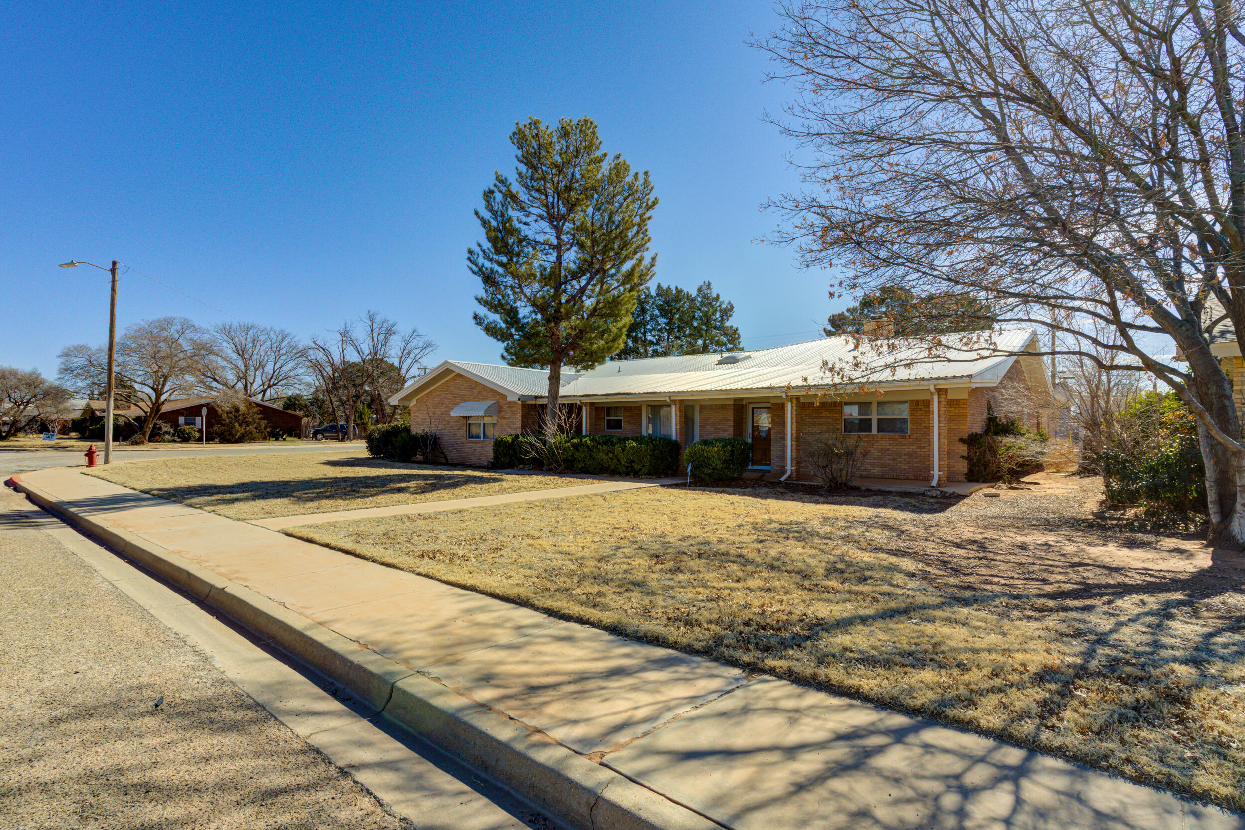 601 18th Street Seagraves, TX 79359 - Photo 2 of 19