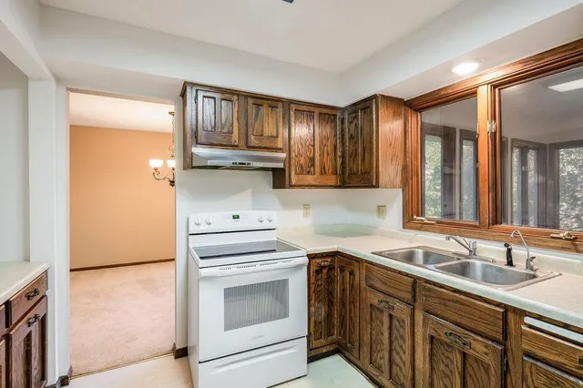 $415,000 | 7585 Lanewood Lane North, Maple Grove, MN 55311