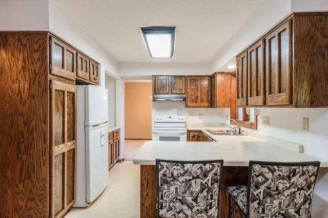 $415,000 | 7585 Lanewood Lane North, Maple Grove, MN 55311