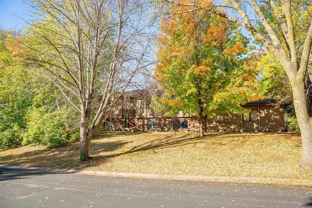 $415,000 | 7585 Lanewood Lane North, Maple Grove, MN 55311