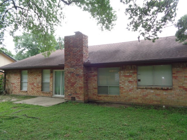 9530 Magnolia Ridge Drive Houston, TX 77070 - Photo 6 of 20 a front view of a house with a garden