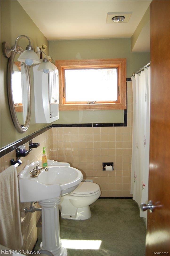 31525 Marblehead Road Farmington, MI 48336 - Photo 10 of 14 Nice bath