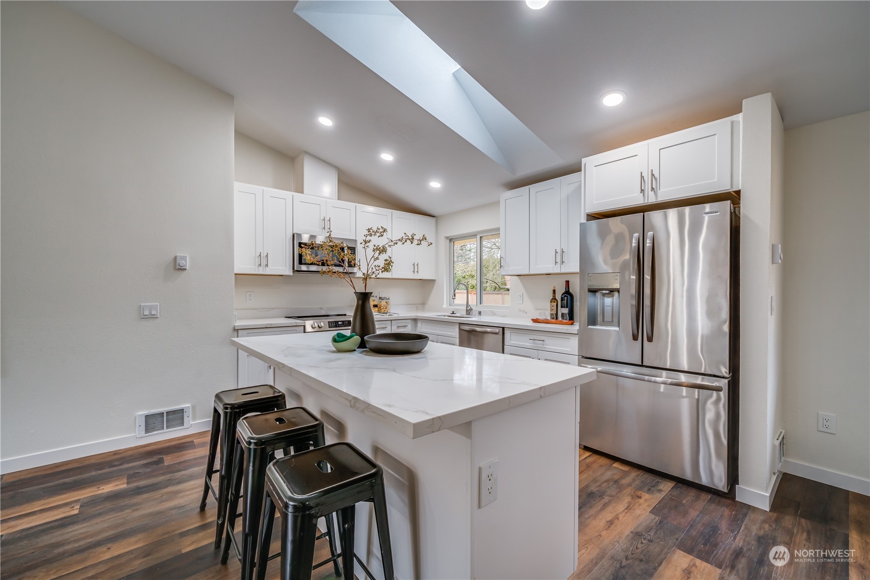7033 177th Street Southwest Edmonds, WA 98026 - Photo 7 of 21 Gallery Image 7