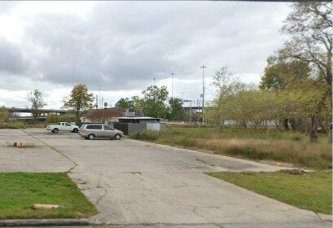 2712 Conti Street Houston, TX 77020 - Photo 3 of 10 a view of lake with outdoor seating and barbeque oven