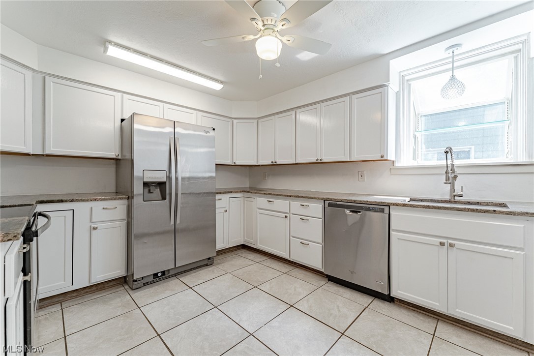 1357 Argonne Road Cleveland, OH 44121 - Photo 9 of 31