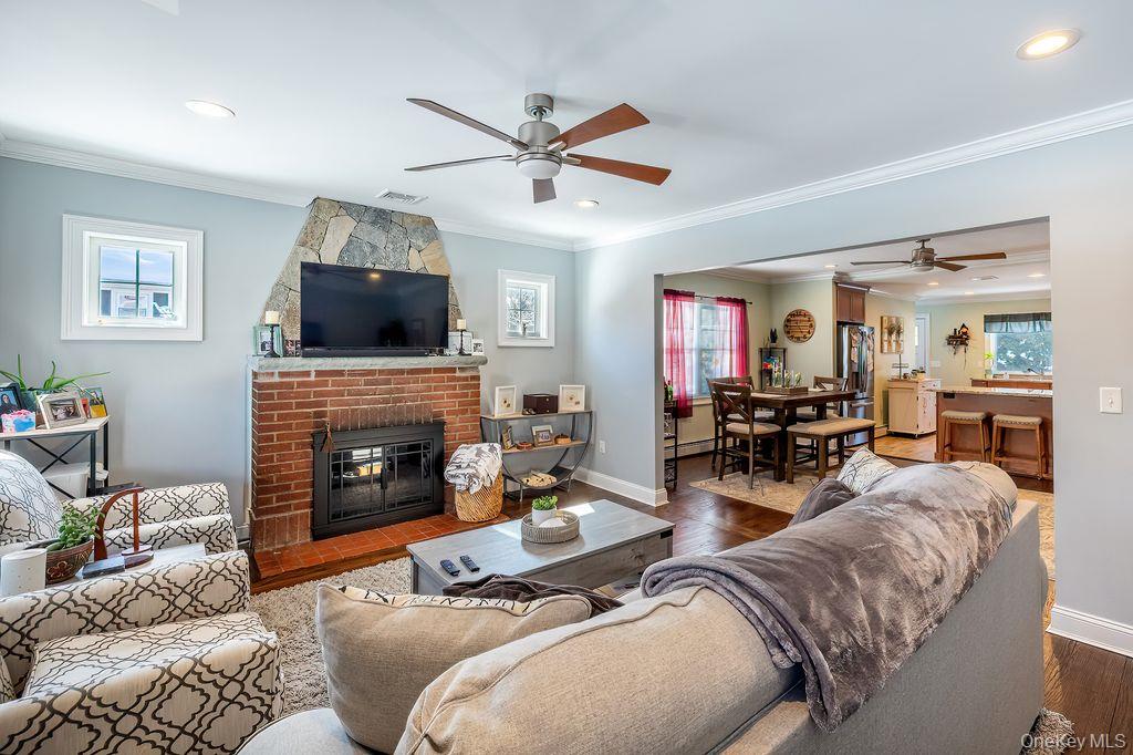 9 Gallows Hill Road Cortlandt Manor, NY 10567 - Photo 3 of 28 Living Room