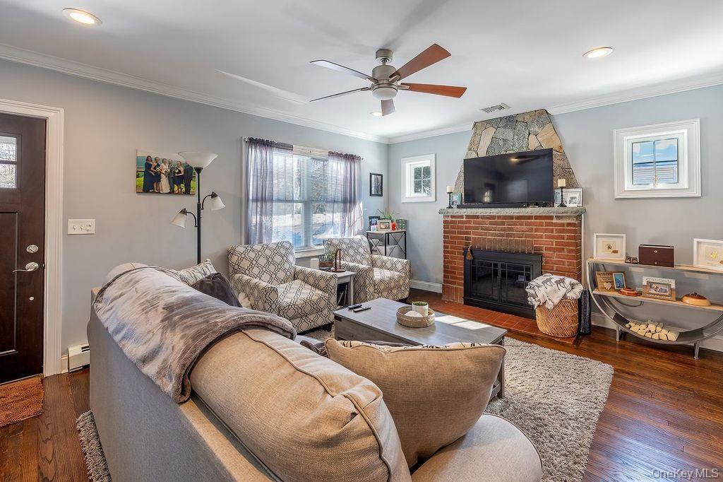 9 Gallows Hill Road Cortlandt Manor, NY 10567 - Photo 4 of 28 Living Room