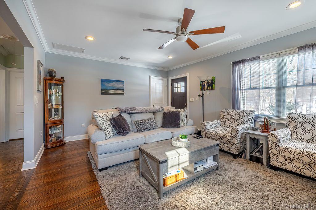9 Gallows Hill Road Cortlandt Manor, NY 10567 - Photo 5 of 28 Living Room