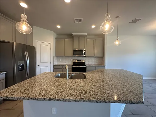 $2,600 | 1030 Ocean Breeze, Portland, TX 78374