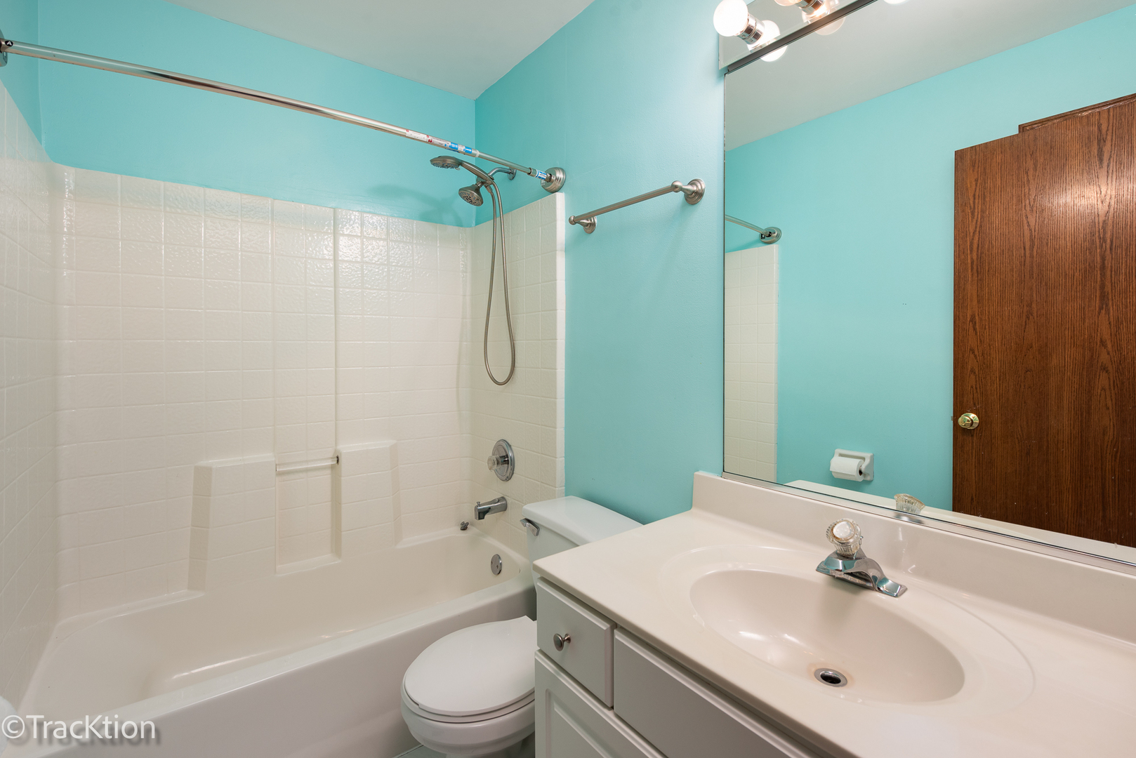 323 Mallard Lane Sugar Grove, IL 60554 - Photo 23 of 32 a bathroom with a sink toilet and shower