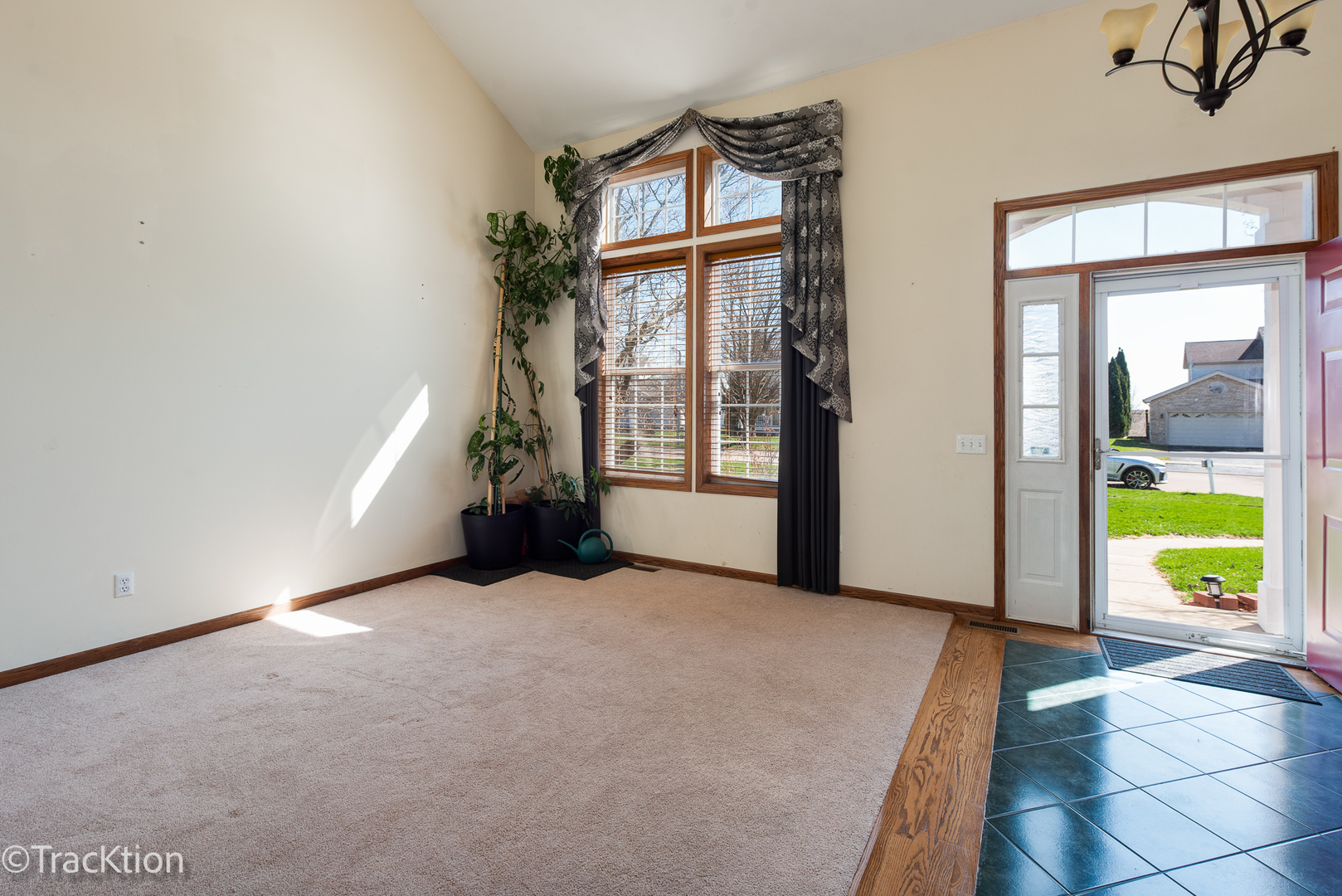 323 Mallard Lane Sugar Grove, IL 60554 - Photo 4 of 32