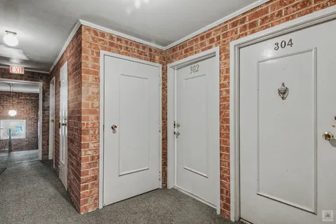 $150,000 | 727 South Maple Avenue, Unit 302, Oak Park, IL 60304