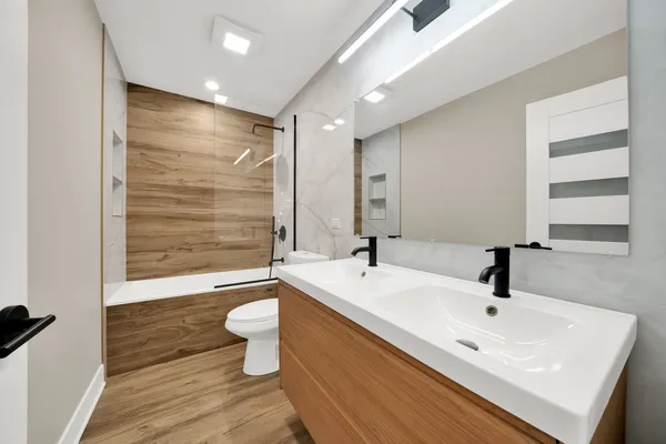 $4,300 | 5901 West Erie Street, Chicago, IL 60644