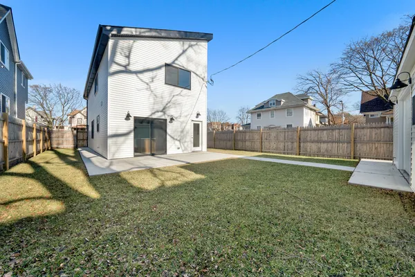 $4,300 | 5901 West Erie Street, Chicago, IL 60644