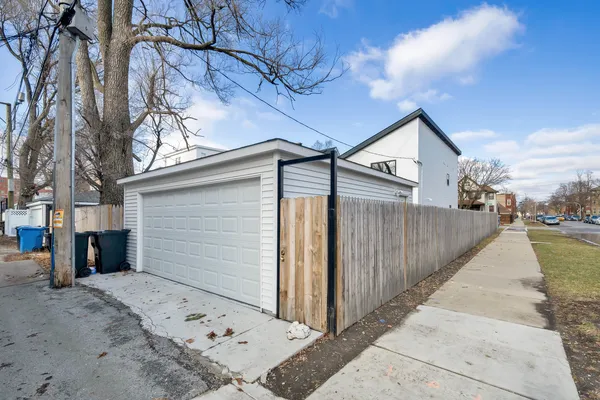 $4,300 | 5901 West Erie Street, Chicago, IL 60644
