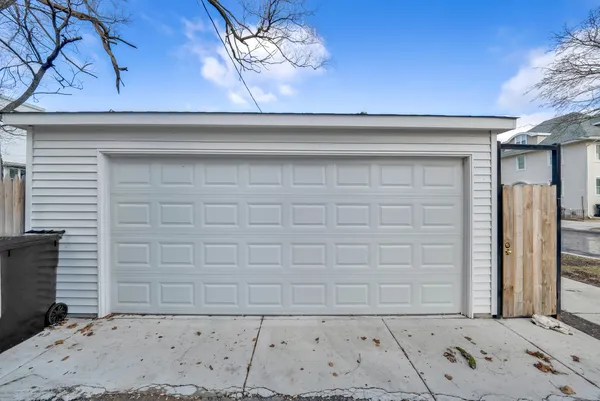 $4,300 | 5901 West Erie Street, Chicago, IL 60644