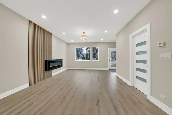 $4,300 | 5901 West Erie Street, Chicago, IL 60644