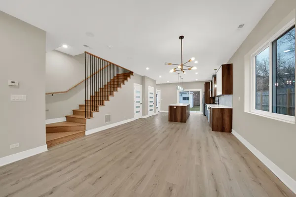 $4,300 | 5901 West Erie Street, Chicago, IL 60644