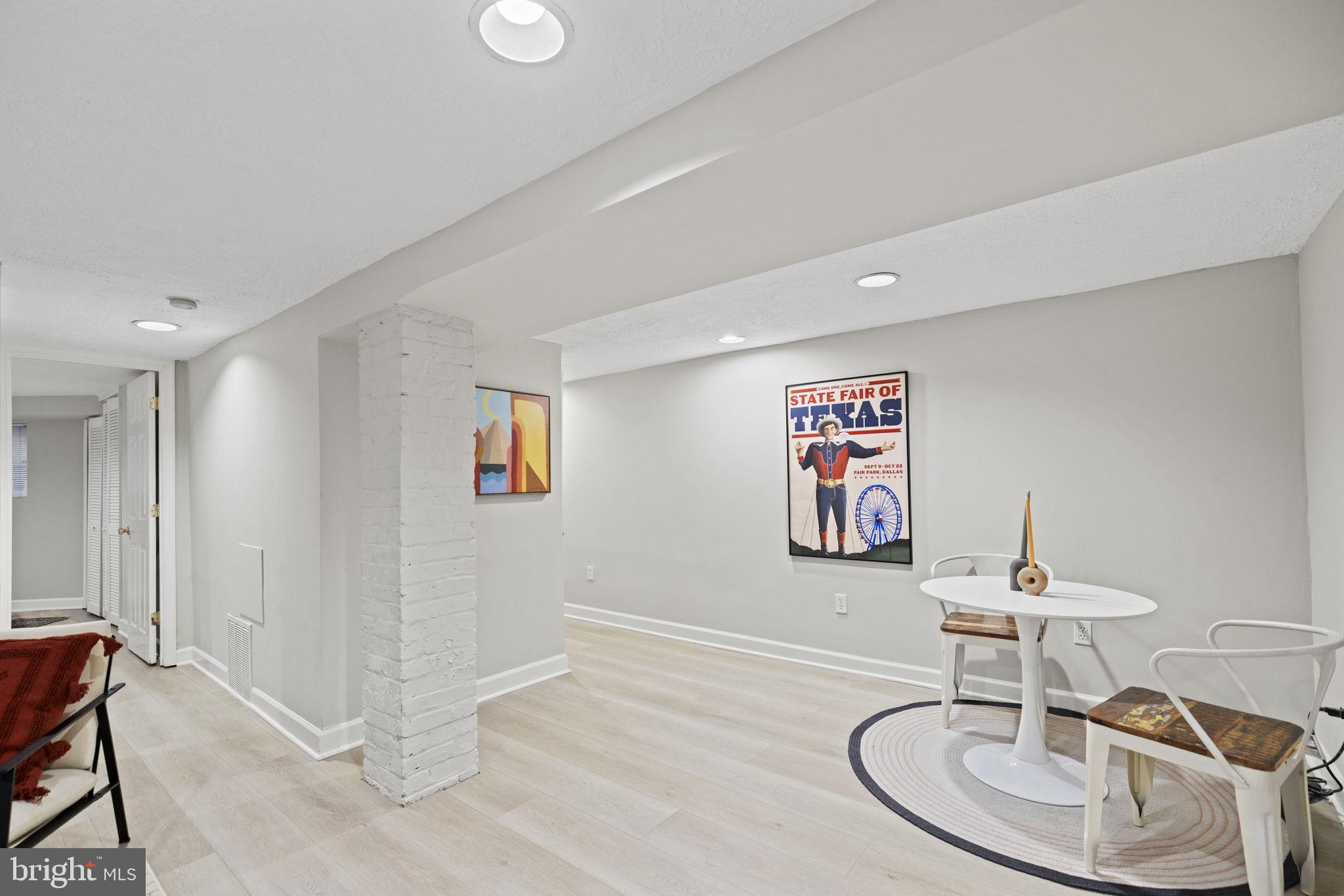 115 R Street Northwest Washington, DC 20001 - Photo 36 of 48 a view of a livingroom with furniture