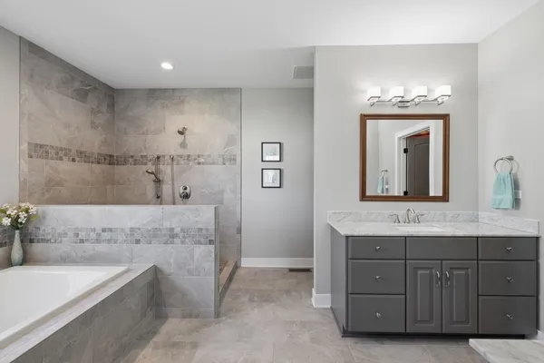 $750,000 | 15919 Burr Oak Road, Plano, IL 60545