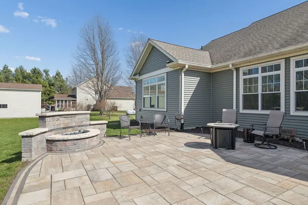 $750,000 | 15919 Burr Oak Road, Plano, IL 60545