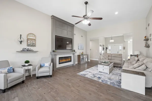 $750,000 | 15919 Burr Oak Road, Plano, IL 60545