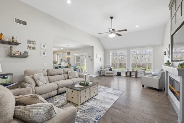 $750,000 | 15919 Burr Oak Road, Plano, IL 60545