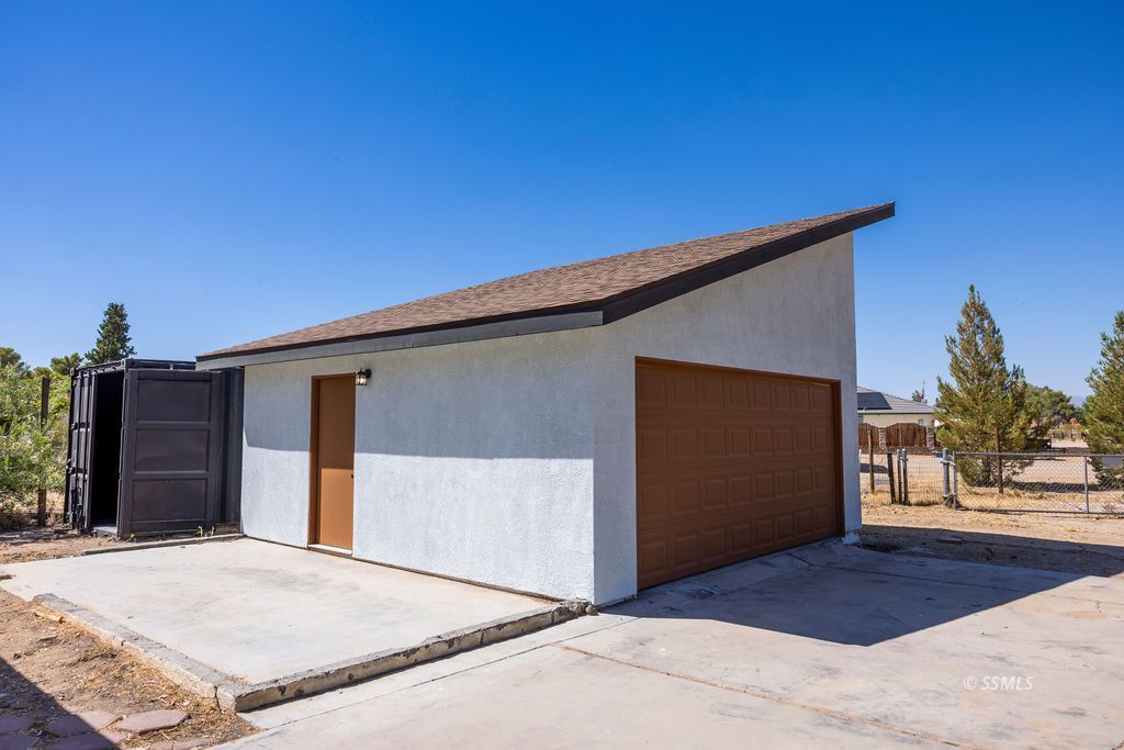1135 North Mahan Street Ridgecrest, CA 93555 - Photo 6 of 46