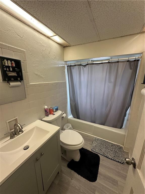 500 Woodward Avenue McKees Rocks, PA 15136 - Photo 16 of 34 a bathroom with a sink a toilet and shower curtain